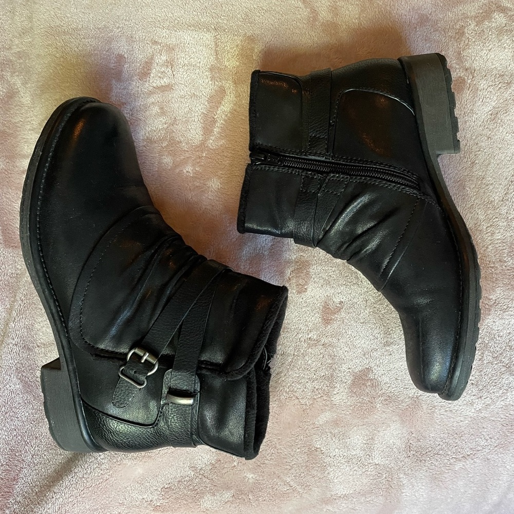 BareTrap Black Boots